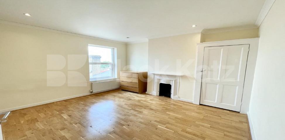 			LET, 3 Bedroom, 3 bath, 1 reception Apartment			 High Street North, East Ham